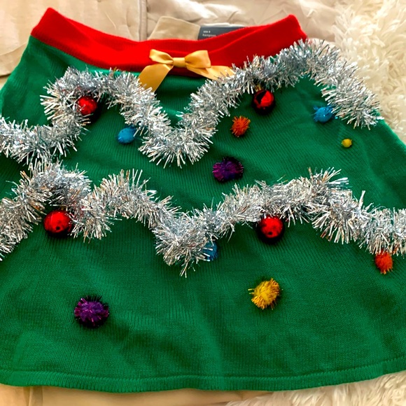 NWOT fun Christmas skirt ๐๐
- Picture 1 of 4